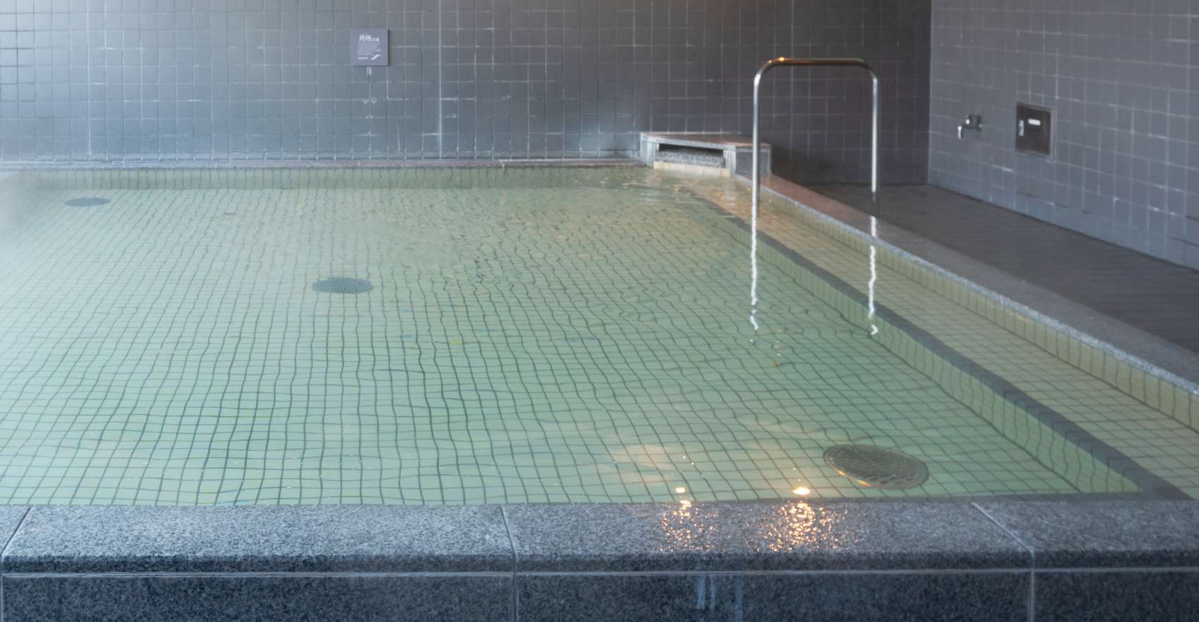 月待の湯の写真03